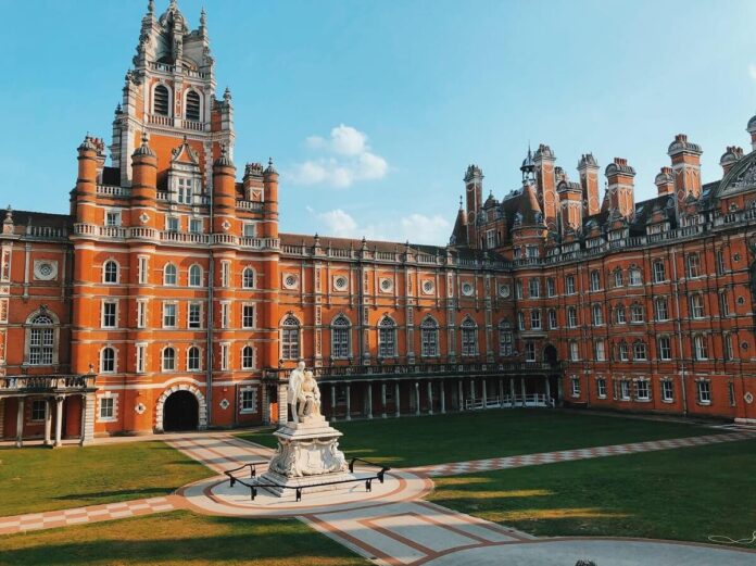 Royal-Holloway-acceptance-rate