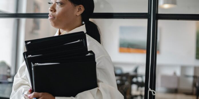 pexels-sora-shimazaki-5668877